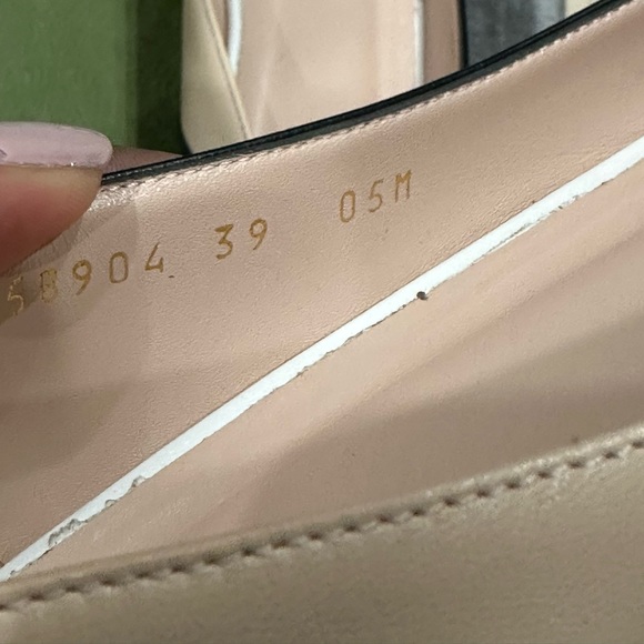 Like New Gucci Leather Flats - Picture 8 of 11